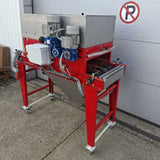Spreading unit suitable for top-dressing trays, containers or pots with substrate/bark.
