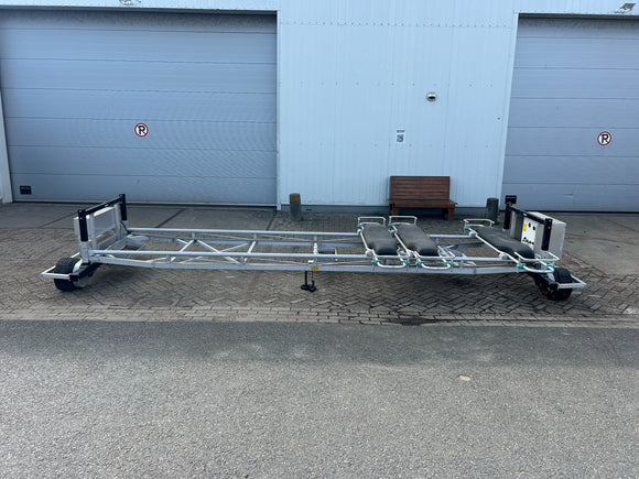 Electric overhead crop trolley, complete and in good working condition.