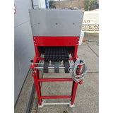 Spreading unit suitable for top-dressing trays, containers or pots with substrate/bark.