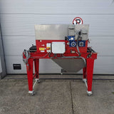 Spreading unit suitable for top-dressing trays, containers or pots with substrate/bark.